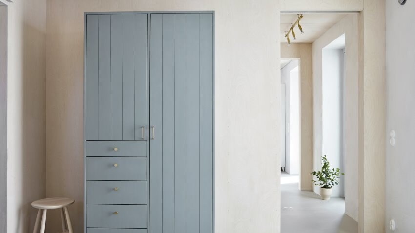 Massiv wardrobe in blue