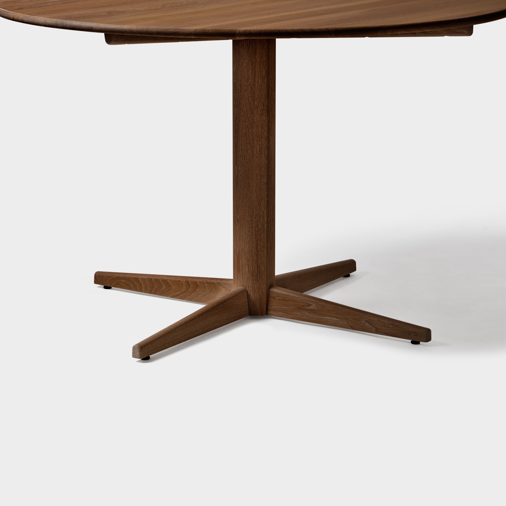 Pillar Dining table Oak 120 cm