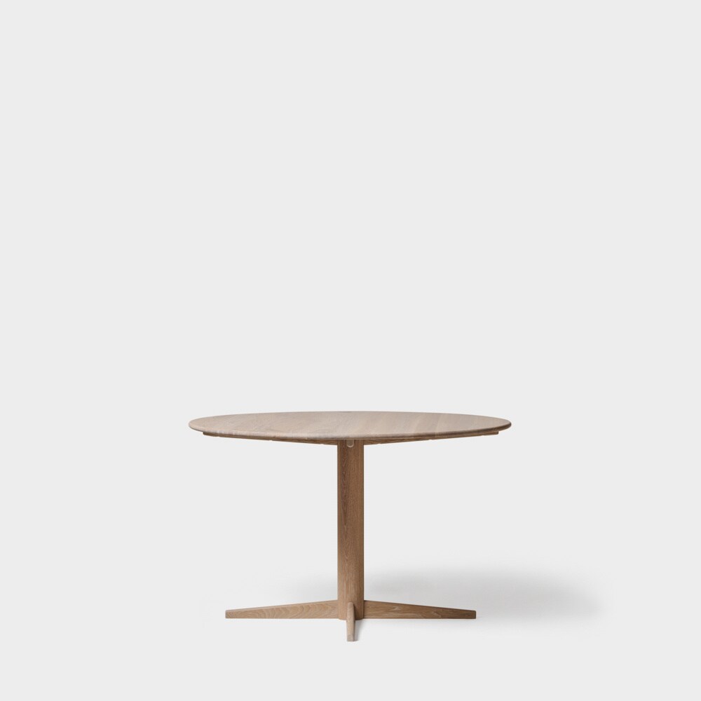 Pillar Dining table Oak 120 cm