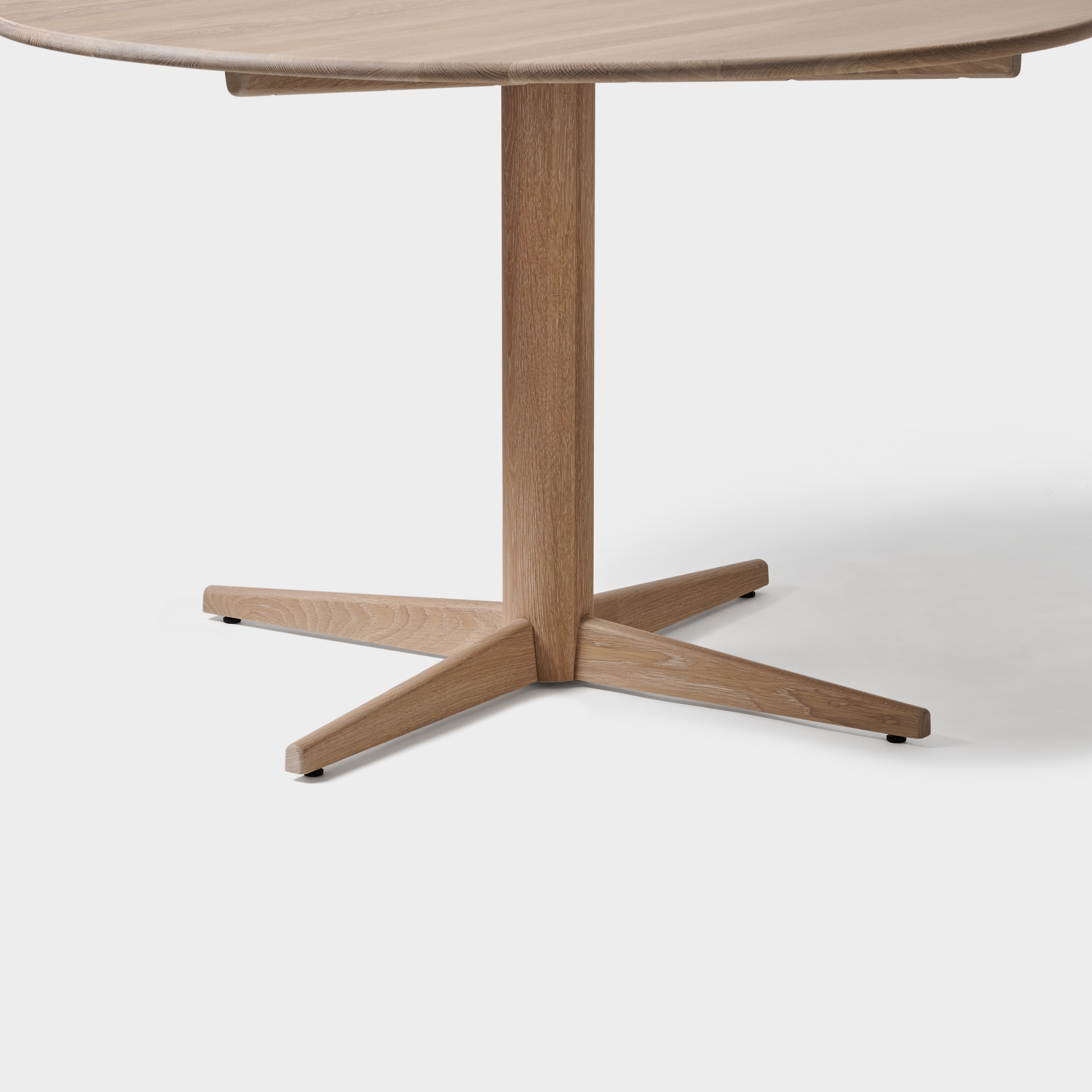 Pillar Dining table